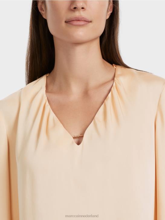 kleding donkere crème 464J854 casual blouse met v-hals Marc Cain