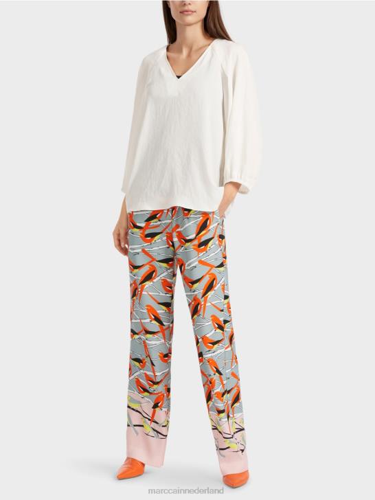 kleding gebroken wit 464J891 blouse met v-hals "rethink samen". Marc Cain