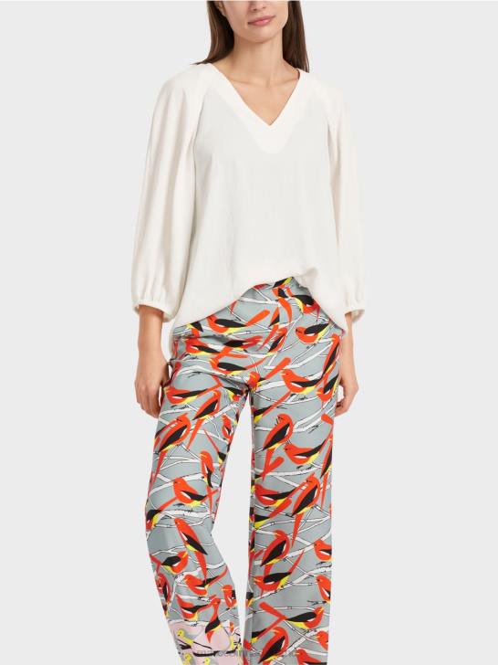 kleding gebroken wit 464J891 blouse met v-hals \"rethink samen\". Marc Cain