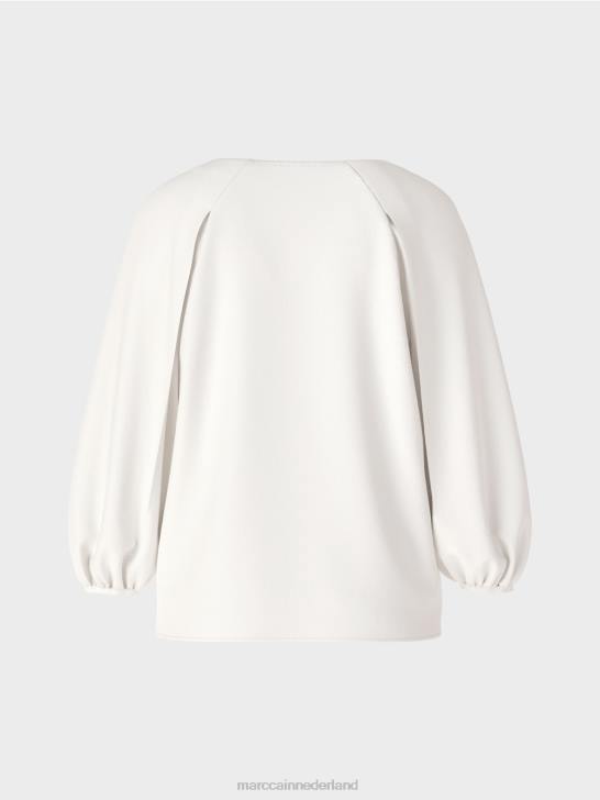 kleding gebroken wit 464J891 blouse met v-hals \"rethink samen\". Marc Cain