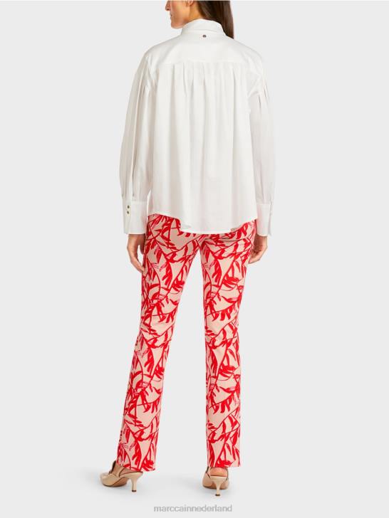 kleding gebroken wit 464J957 blouse met schouderpas en plooien Marc Cain