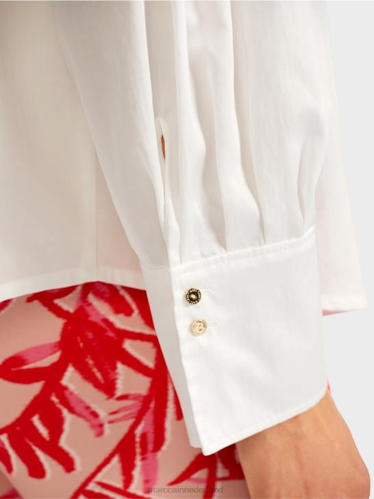 kleding gebroken wit 464J957 blouse met schouderpas en plooien Marc Cain