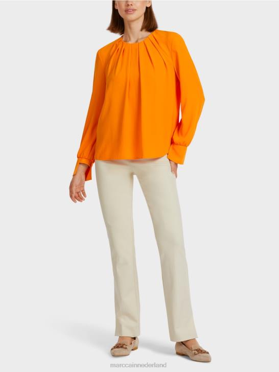 kleding helder oranje 464J1019 top in blousestijl met plooien Marc Cain