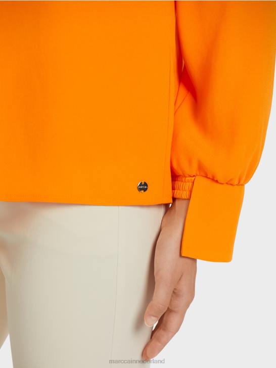 kleding helder oranje 464J1019 top in blousestijl met plooien Marc Cain