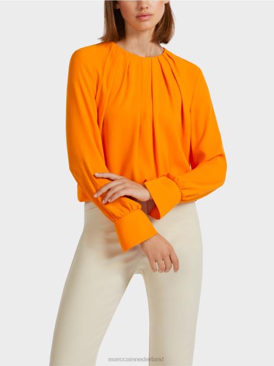 kleding helder oranje 464J1019 top in blousestijl met plooien Marc Cain