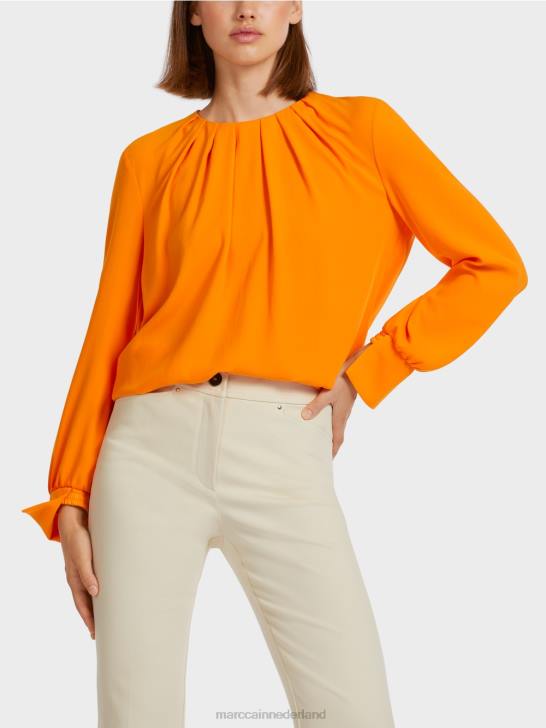 kleding helder oranje 464J1019 top in blousestijl met plooien Marc Cain