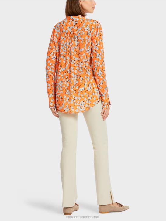 kleding helder oranje 464J1021 top met print in blousestijl en v-hals Marc Cain