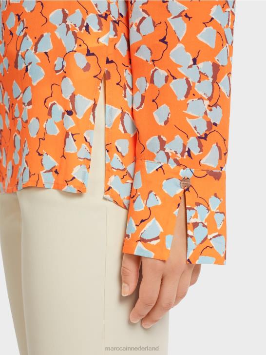 kleding helder oranje 464J1021 top met print in blousestijl en v-hals Marc Cain