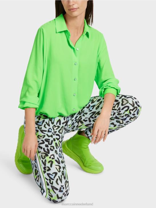 kleding helder schokkend groen 464J875 blouse met trekkoord Marc Cain