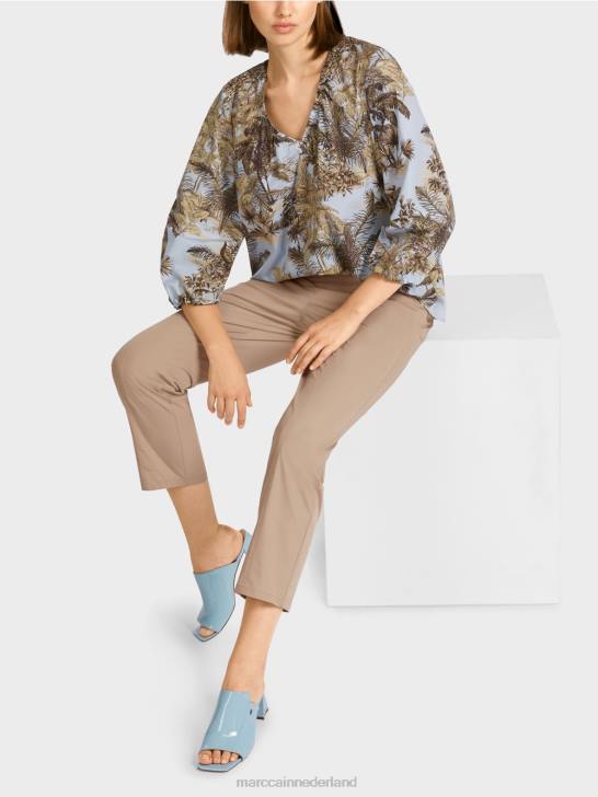 kleding licht poederblauw 464J965 top in blousestijl met palmmotief Marc Cain