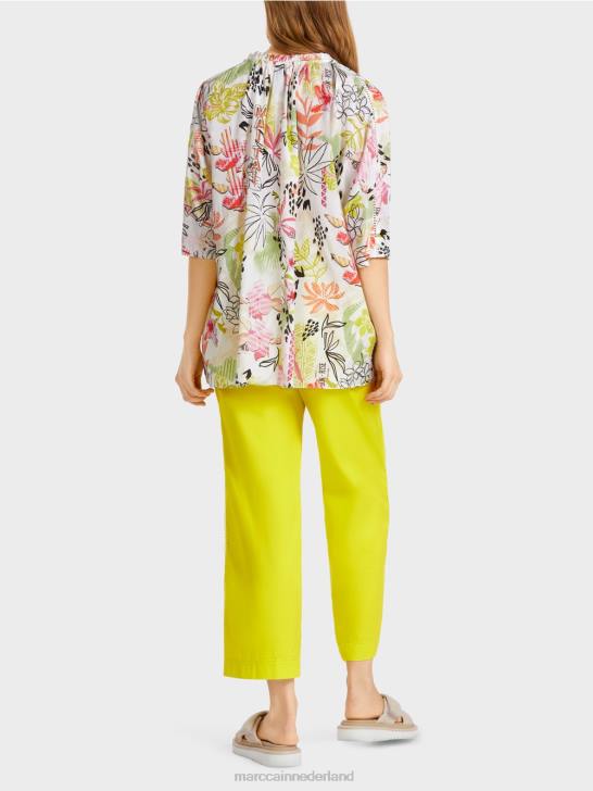 kleding lichte kalk 464J937 blouse met print en bloemmotief Marc Cain
