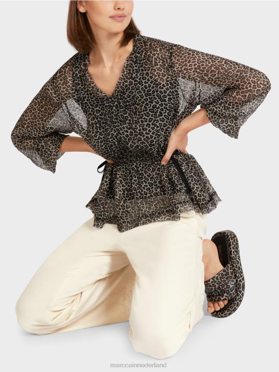 kleding poeder crème 464J979 oversized viscose top met luipaardprint Marc Cain