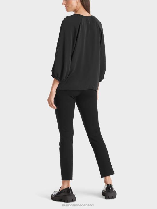 kleding zwart 464J892 blouse met v-hals \"rethink samen\". Marc Cain