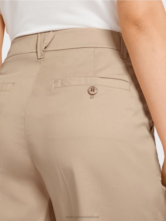 kleding diep zand 464J658 Finieke shorts in een vrouwelijke pasvorm Marc Cain