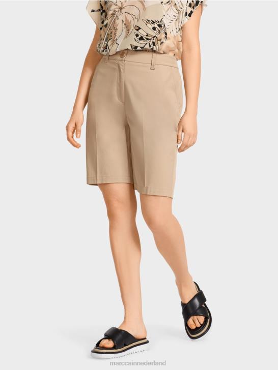 kleding diep zand 464J658 Finieke shorts in een vrouwelijke pasvorm Marc Cain