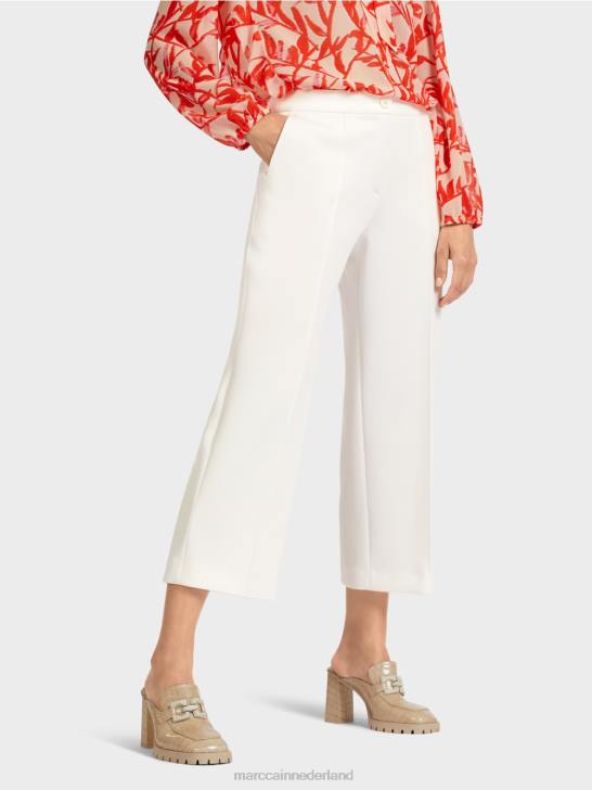 kleding gebroken wit 464J699 broek met doorgestikte geperste vouw Marc Cain