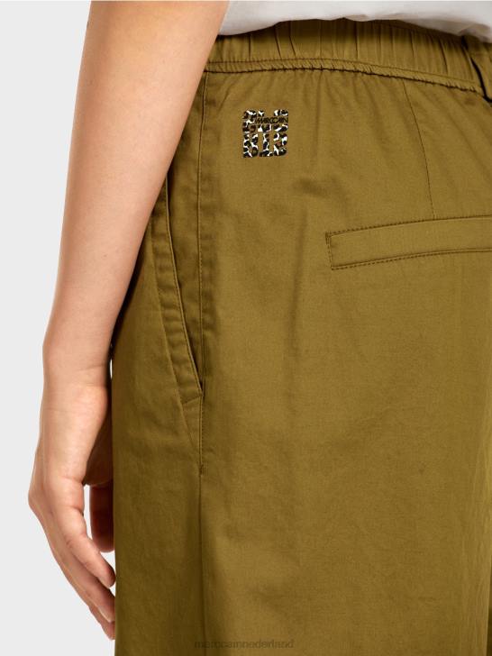 kleding gele olijf 464J707 \"Samen heroverwegen\" korte broek Marc Cain