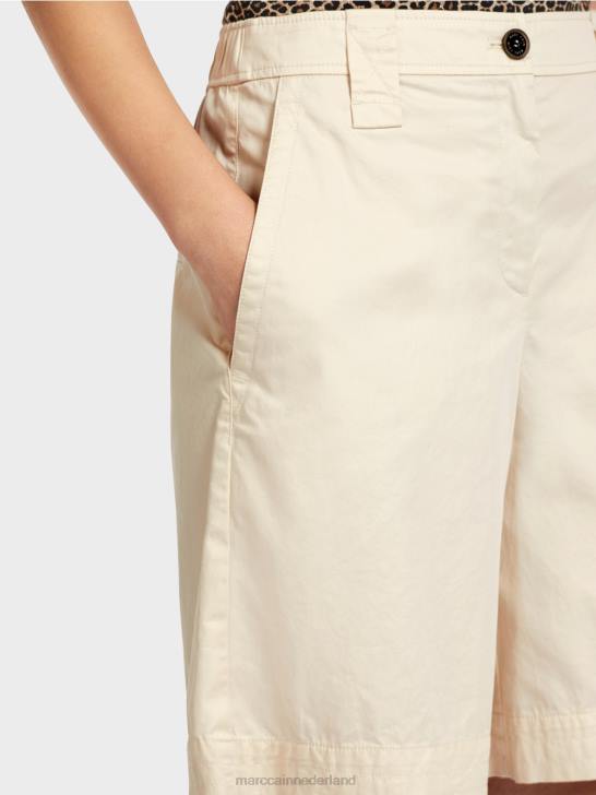 kleding poeder crème 464J704 \"Samen heroverwegen\" korte broek Marc Cain