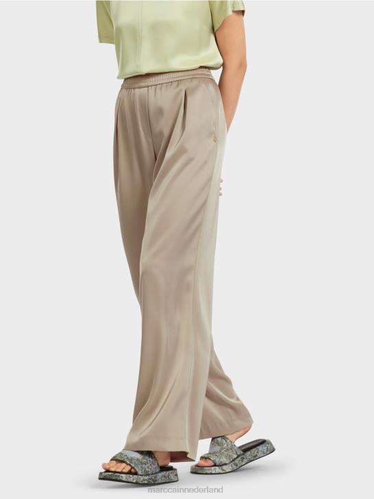 kleding zacht taupe 464J689 broek met geplooide voorkant Marc Cain