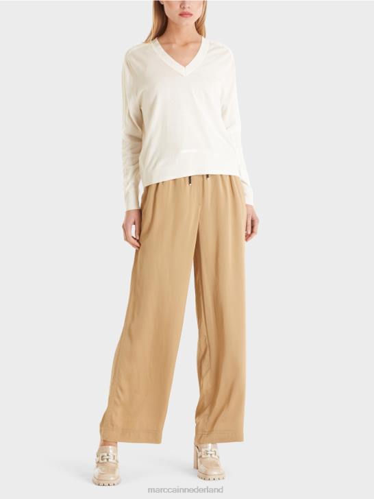 kleding gebroken wit 464J1154 elegante fijngebreide trui met V-hals Marc Cain