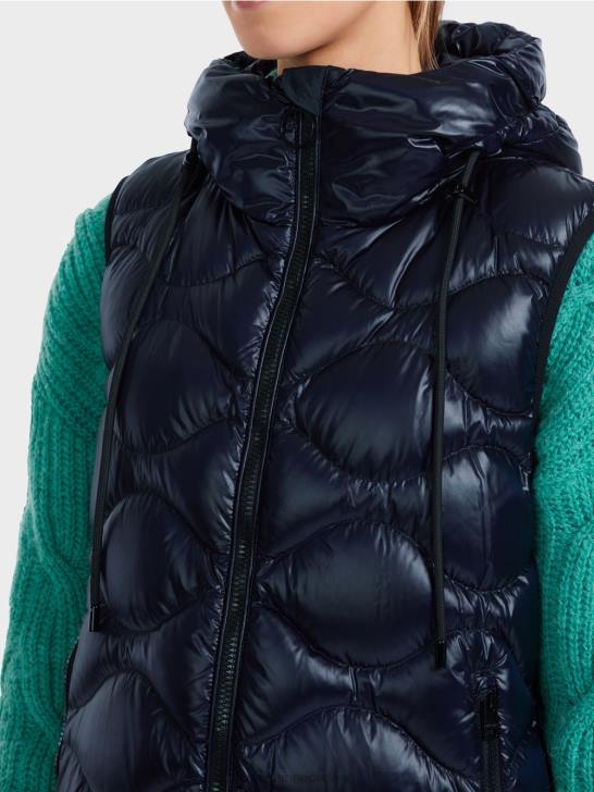 kleding middernacht blauw 464J225 lang gewatteerd gilet \"rethink Together\". Marc Cain