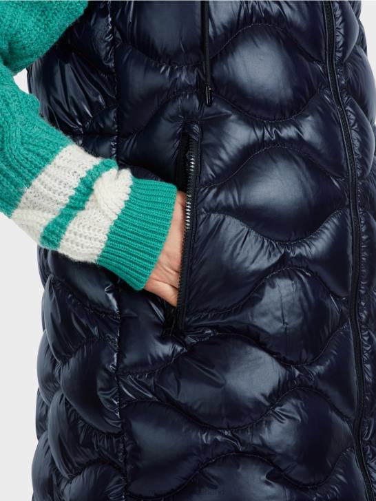 kleding middernacht blauw 464J225 lang gewatteerd gilet \"rethink Together\". Marc Cain