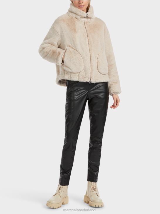 kleding amandelmelk 464J316 jasje gemaakt van leuk bont Marc Cain
