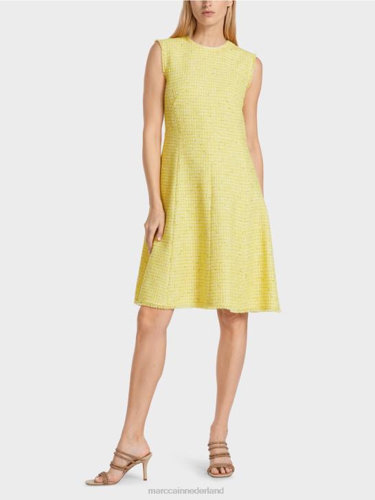 kleding citroen groen 464J76 mouwloze jurk met een paneelrok Marc Cain