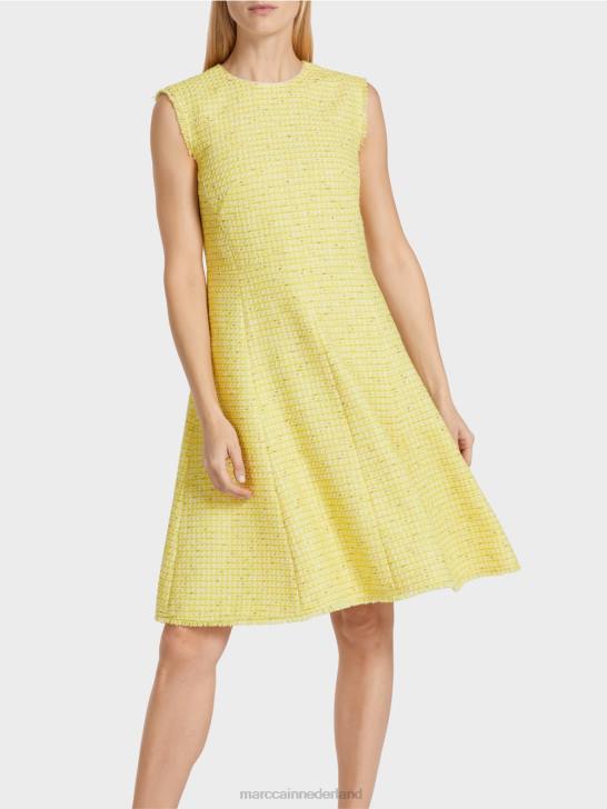 kleding citroen groen 464J76 mouwloze jurk met een paneelrok Marc Cain