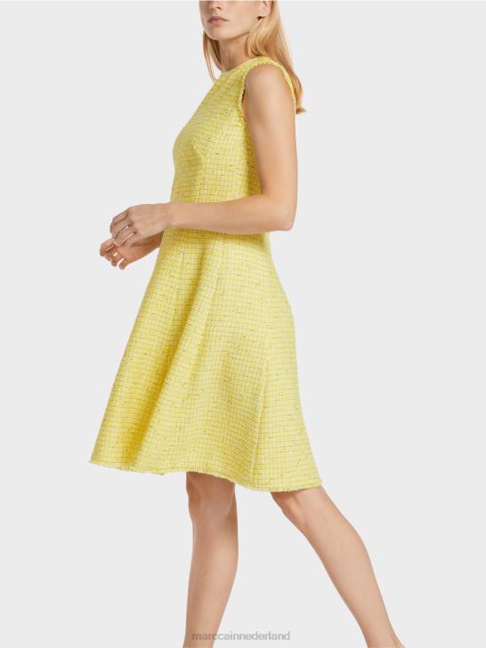 kleding citroen groen 464J76 mouwloze jurk met een paneelrok Marc Cain