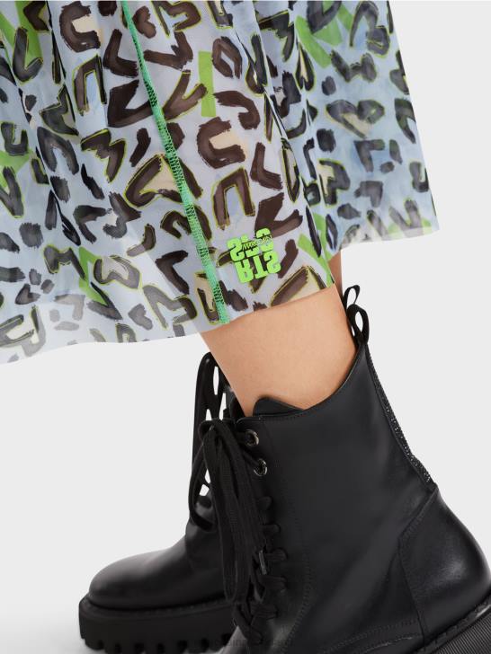 kleding zacht poederblauw 464J26 lange jurk met gelaagde rok Marc Cain