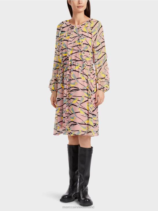 kleding zacht poederroze 464J45 jurk met vogelmotief Marc Cain