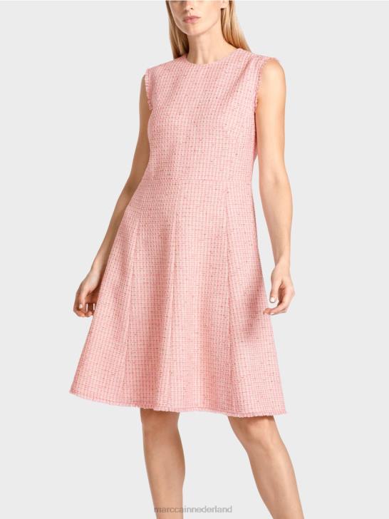 kleding zacht roze 464J79 mouwloze jurk met een paneelrok Marc Cain