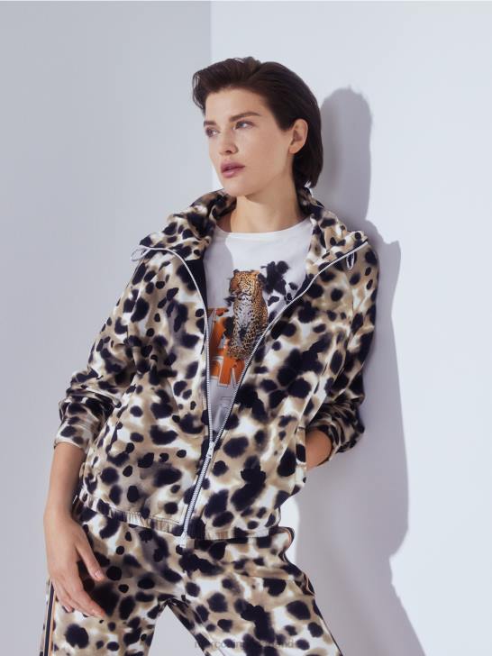 kleding gebroken wit 464J1431 t-shirt met luipaard- en letterprint Marc Cain