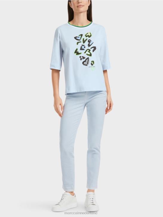 kleding zacht poederblauw 464J1295 "heroverweeg samen" t-shirt Marc Cain