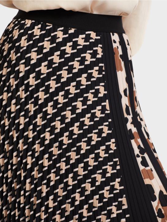 kleding zwart 464J511 geplooide rok in een mix van patronen Marc Cain